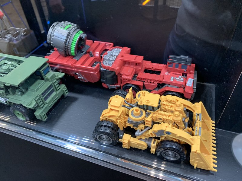 Winter Wonderfest 2019   Studio Series Devastator, Scrapper, And Overload On Display  (3 of 5)